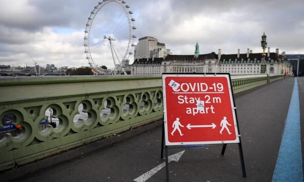 Κορονοϊός: Πτώση 30% στα κρούσματα στην Αγγλία μετά το εθνικό «lockdown» του Νοεμβρίου